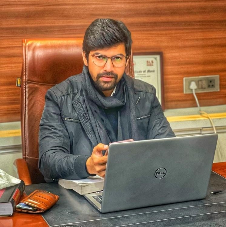 “From Supreme Court Prodigy to Founder of Kunal Yadav & Associates”, Kunal provides a glimpse into his prolific career, spanning from solo practice to collaborating with legal luminaries in some of India’s most complex cases.